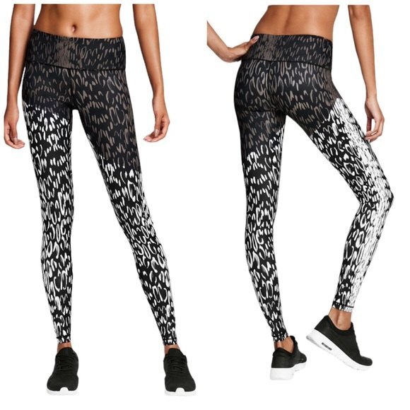 Victoria’s Secret Size Small Animal Print Knockout Compression Leggings - Picture 2 of 6